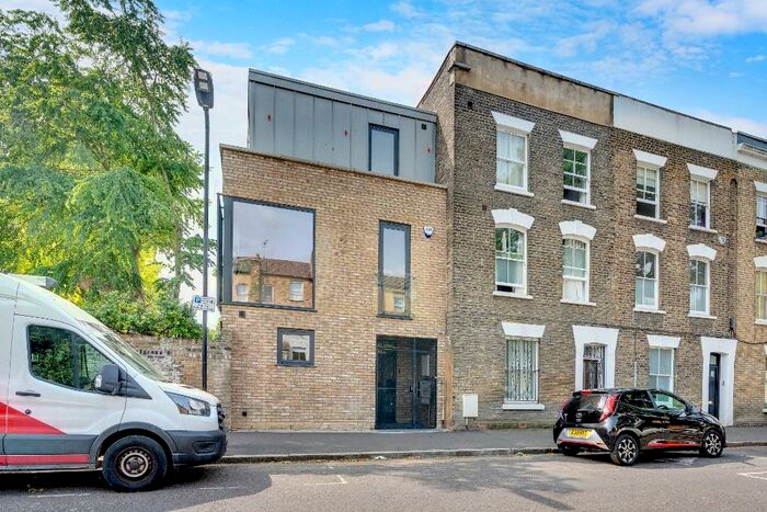 3 Bedroom Detached House To Rent In Wilton Way, London, E8
