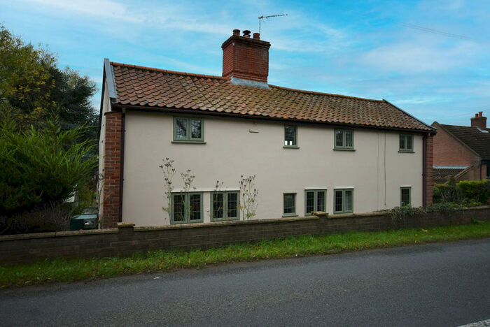 3 Bedroom Cottage For Sale In Southwold Road, Blyford, IP19