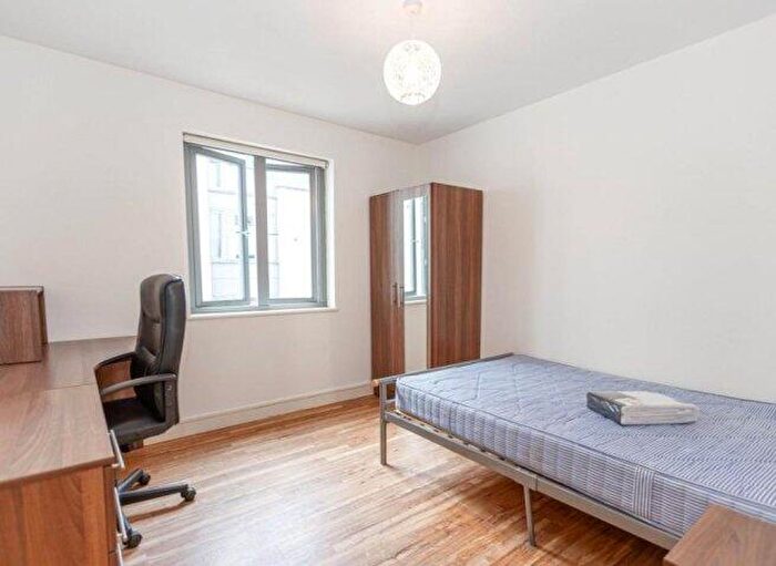 3 Bedroom Flat To Rent In Station Road, BS6