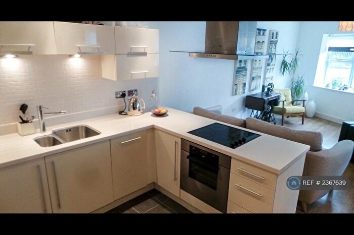 2 Bedroom Flat To Rent In West Didsbury, Manchester, M20