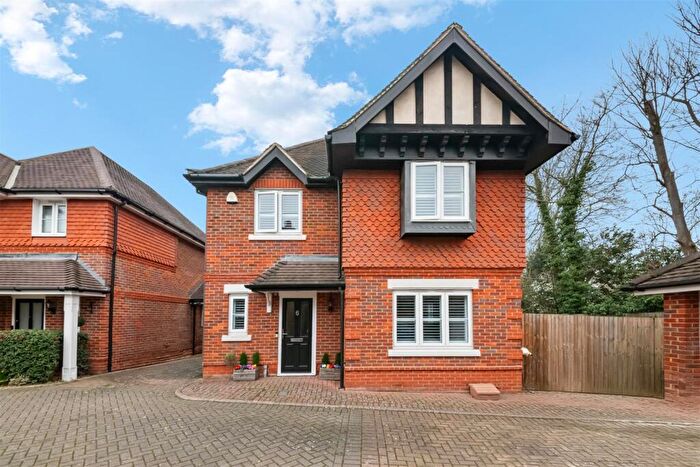 4 Bedroom Detached House For Sale In Swallow Fields, Iver, SL0