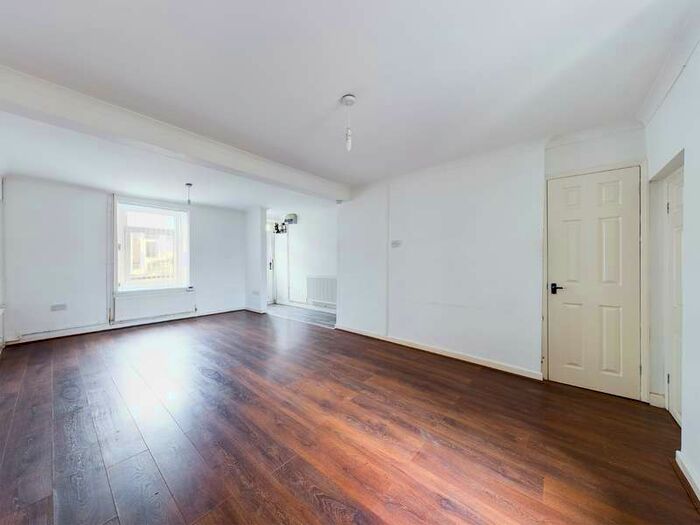 3 Bedroom Terraced House To Rent In Wern Road Swansea, SA1