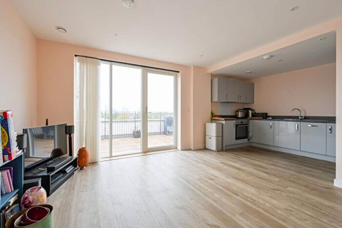 3 Bedroom Flat For Sale In Fernfield Court, Ardisia Mews, Forest Gate, London, E7