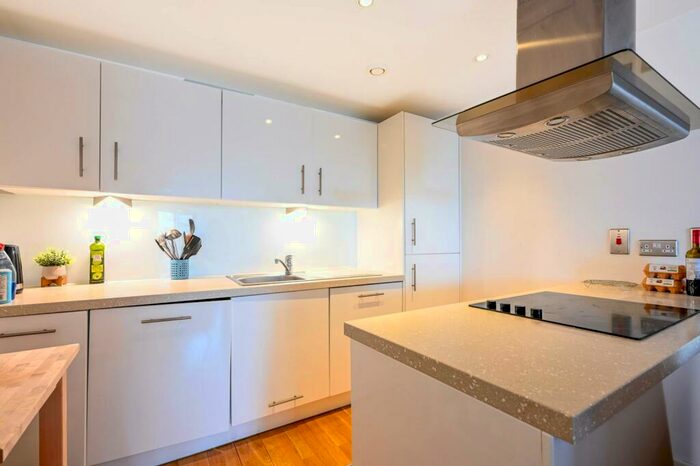 1 Bedroom Flat To Rent In Church Street East, Woking, GU21