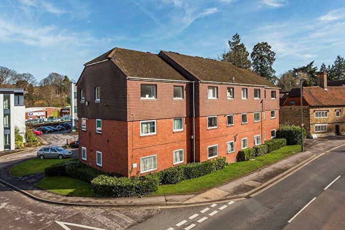 2 Bedroom Apartment For Sale In Lower Street, Haslemere, GU27