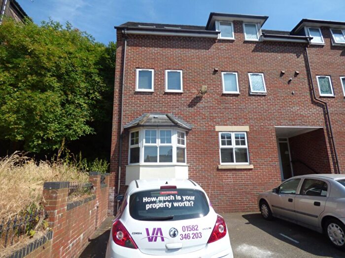 2 Bedroom Flat To Rent In Hitchin Road, Luton, LU2
