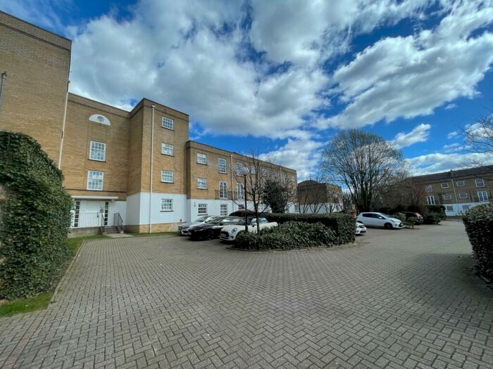 2 Bedroom Flat To Rent In Leigh Hunt Drive, Southgate, N14