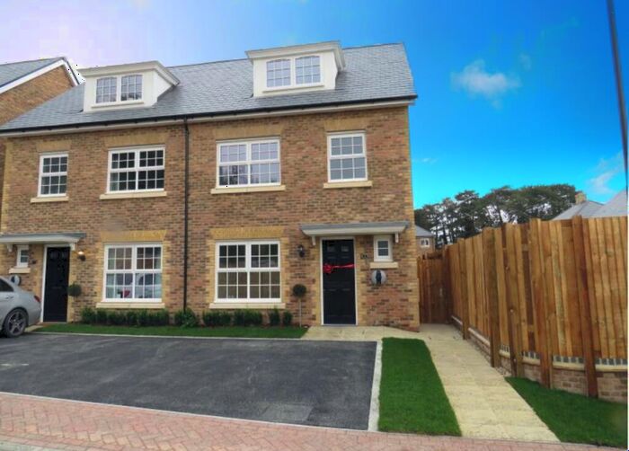 4 Bedroom House To Rent In Watermark Road, Maidstone, ME14