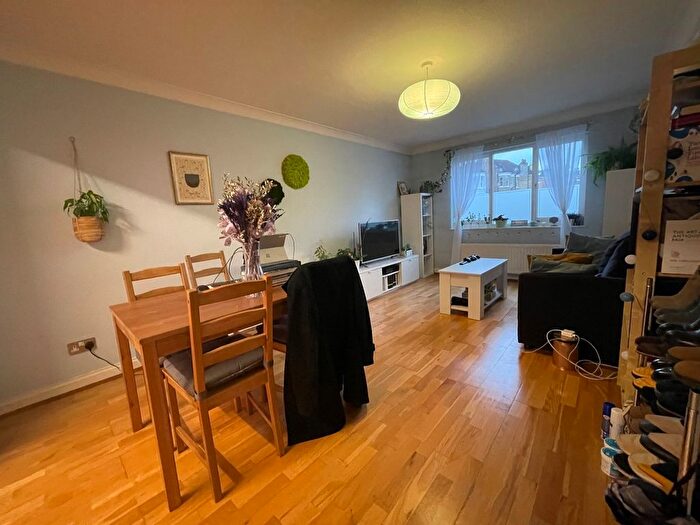 1 Bedroom Flat To Rent In South Island Place, Oval, SW9
