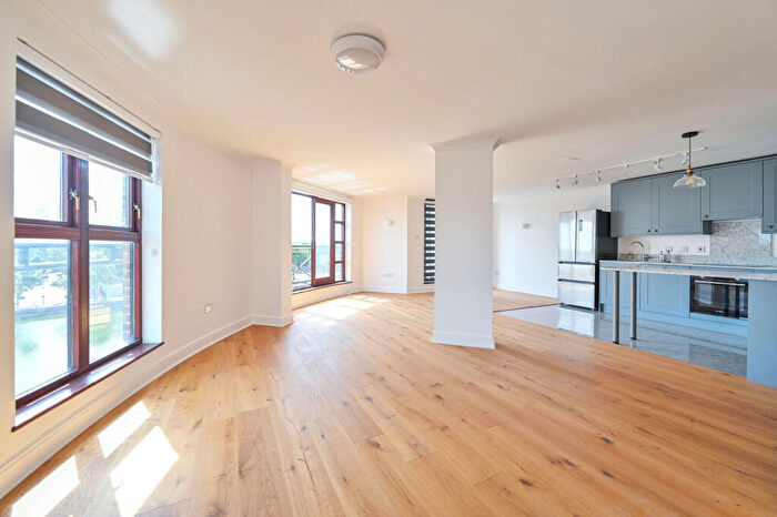 3 Bedroom Flat To Rent In Tavistock Tower, Russel Place, Rotherhithe, London, SE16