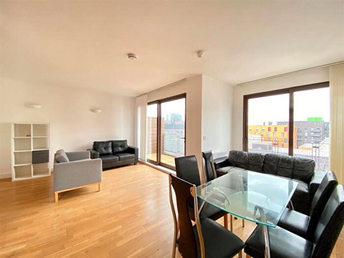 3 Bedroom Apartment For Sale In Advent House, Isaac Way, Manchester, M4
