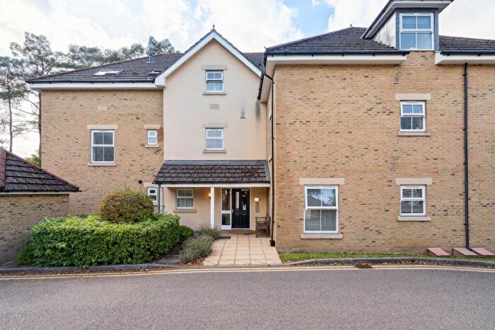 2 Bedroom Apartment For Sale In Cranwells Lane, Farnham Common, SL2
