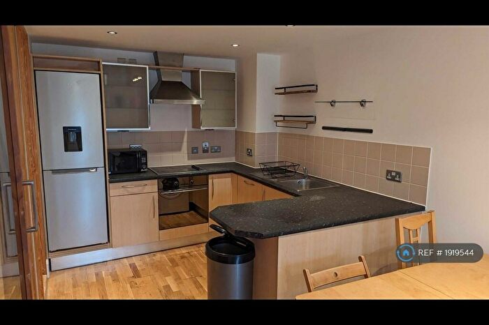 3 Bedroom Flat To Rent In Royal Parade, Tyndalls Park, Bristol, BS8