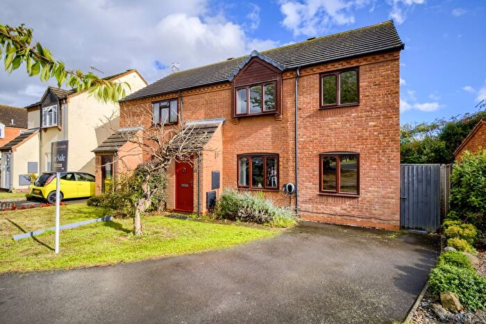 4 Bedroom Semi-detached House For Sale In Orchard Close, Bidford-On-Avon, B50