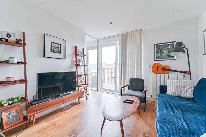 1 Bedroom Flat To Rent In Dowding Drive, Blackheath, London, SE9