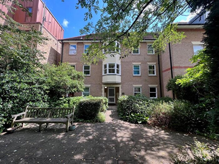 1 Bedroom Flat For Sale In Cathedral Walk, City Centre, Chelmsford, CM1