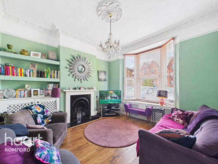 4 Bedroom Semi Detached House For Sale In Western Road, Romford, RM1