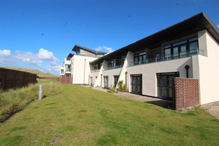 2 Bedroom Apartment To Rent In Clifton Drive North, Lytham St. Annes, FY8