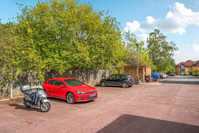 1 Bedroom Apartment For Sale In Linwood Close, London, SE5