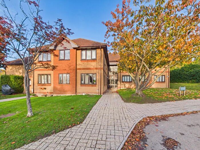 2 Bedroom Apartment For Sale In Shaftesbury Way, Royston, SG8