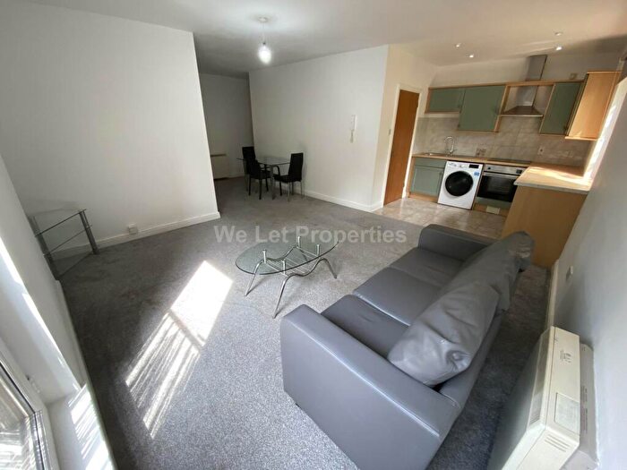 3 Bedroom Apartment To Rent In Richmond Court, Salford, M3
