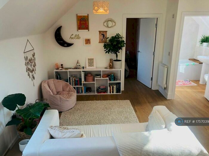 1 Bedroom Maisonette To Rent In Southwick Mews, Trowbridge, BA14