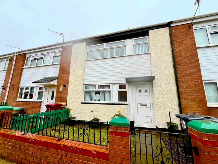 3 Bedroom Town House For Sale In Martock, Whiston, L35