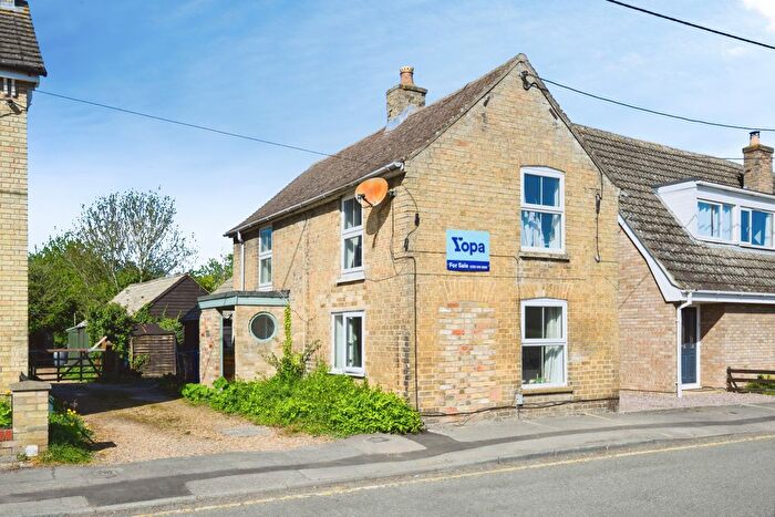 2 Bedroom Detached House For Sale In Middle Watch, Cambridge, CB24
