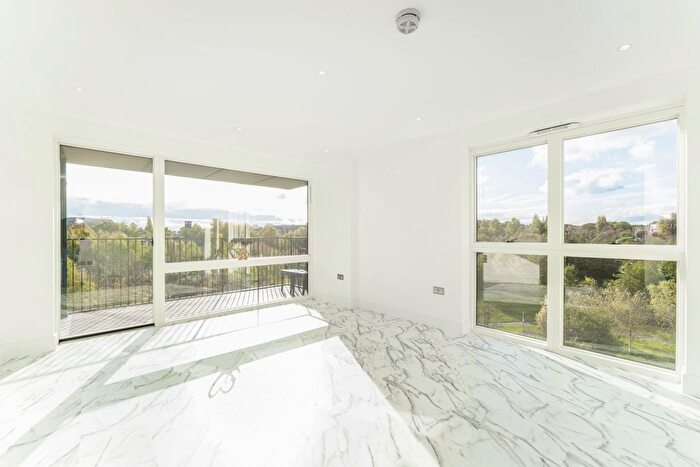 2 Bedroom Flat To Rent In Abbotsford Court, Park Royal, London, NW10