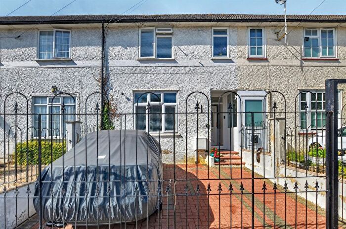 3 Bedroom Terraced House For Sale In Millfield Road, Edgware, HA8