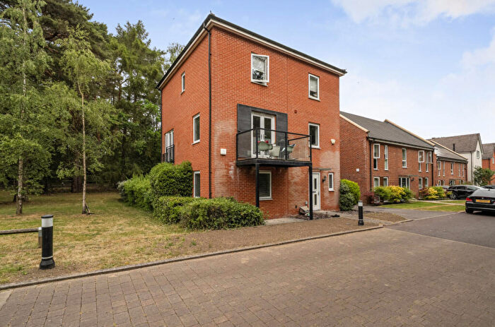 5 Bedroom Detached House For Sale In Hurricane Gate, Bracknell, Berkshire, RG12
