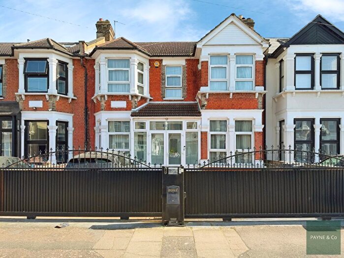 5 Bedroom Terraced House For Sale In Cavendish Gardens, Ilford, IG1