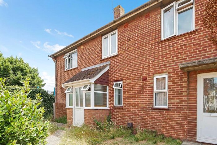 4 Bedroom House To Rent In Kingsham Avenue, Chichester, PO19