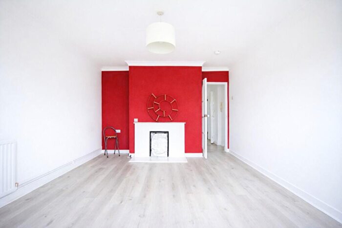 2 Bedroom Flat To Rent In Clive Road, London, SE21