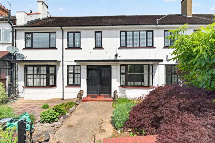 2 Bedroom Flat For Sale In Cambridge Road, London, E11