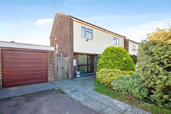 4 Bedroom Semi-Detached House For Sale In Knightsbridge Road, Glen Parva, Leicester, Leicestershire, LE2