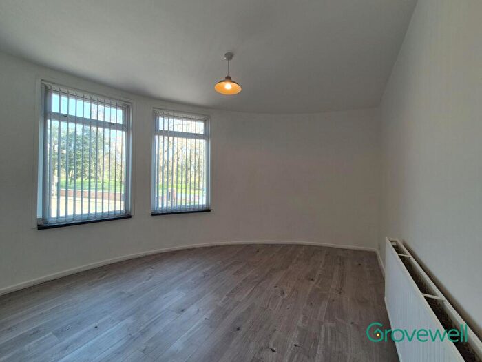 2 Bedroom Maisonette To Rent In Bury Old Road, Prestwich, Manchester, M25