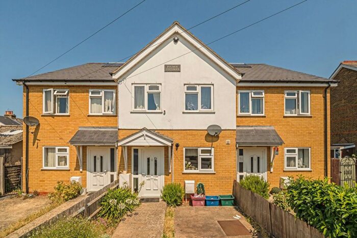 3 Bedroom Terraced House For Sale In Hampton Lane, Hanworth, TW13