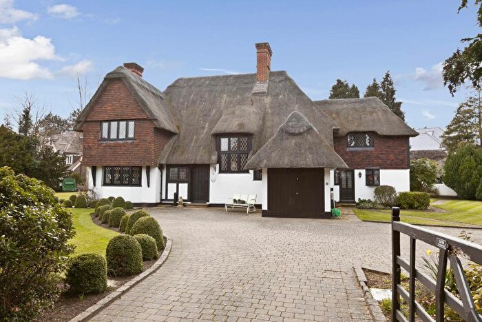 4 Bedroom Detached House To Rent In Silverdale Avenue, Ashley Park, Walton-On-Thames, Surrey, KT12