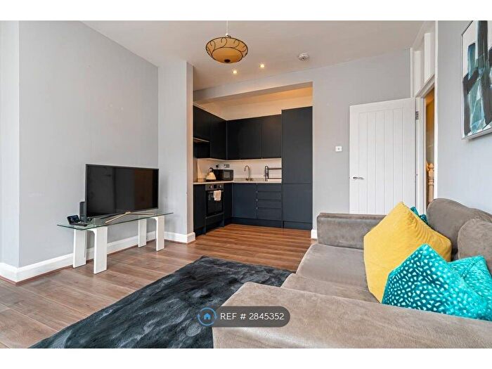 2 Bedroom Flat To Rent In Duckett Road, London, N4