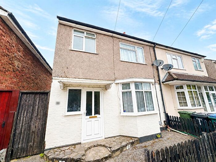 3 Bedroom Semi-Detached House For Sale In Southwold Road, Watford, WD24
