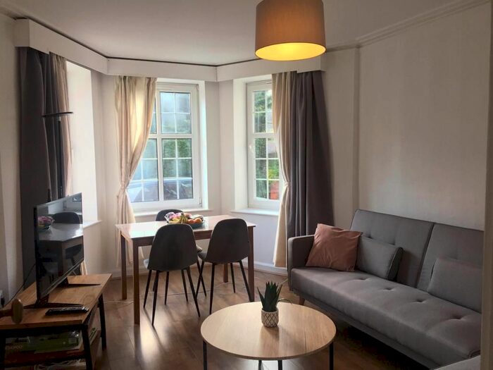 2 Bedroom Flat To Rent In Sion Court, Twickenham, TW1