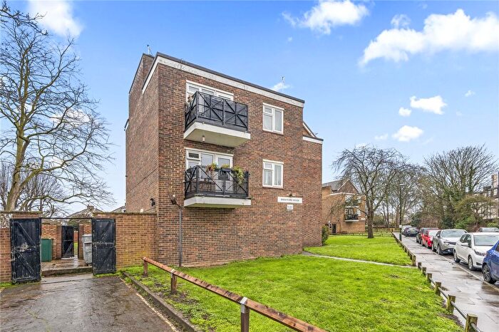 2 Bedroom Flat For Sale In Haggard Road, Twickenham, TW1