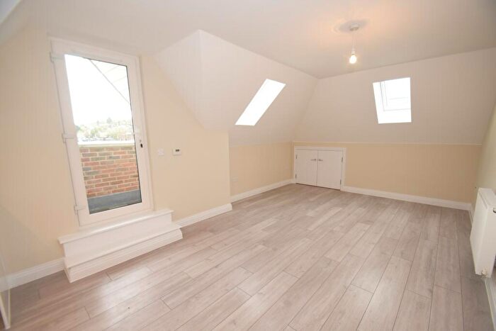 1 Bedroom Apartment To Rent In Gilletts Lane, High Wycombe, Buckinghamshire, HP12