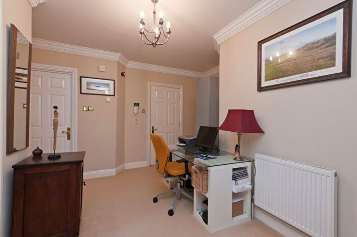 2 Bedroom Apartment To Rent In Tudor Grange, Oatlands Drive, Weybridge, KT13