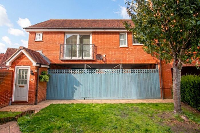 2 Bedroom Coach House For Sale In Oaklands Avenue, Amesbury, SP4
