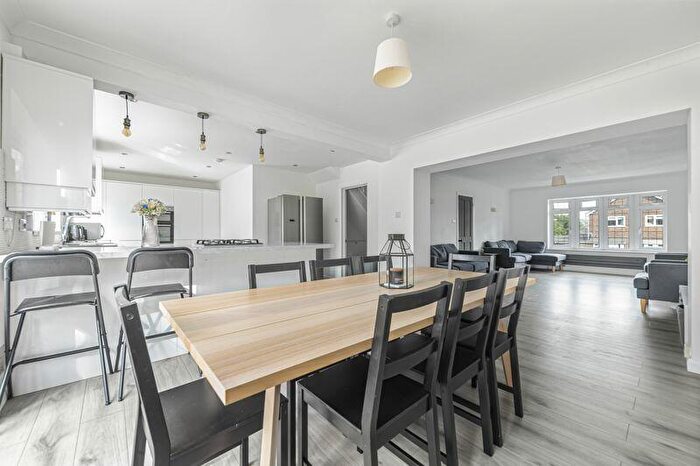 4 Bedroom Detached House For Sale In Monterey Close, Bexley, DA5