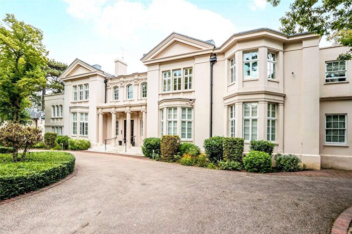 3 Bedroom Flat To Rent In Wimbledon Park Side, London, SW19