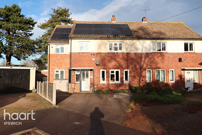 4 Bedroom Semi Detached House For Sale In Childers Close, Ipswich, IP9