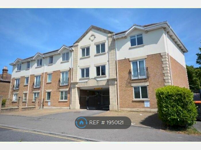 2 Bedroom Flat To Rent In Albert Road, Romford, RM1